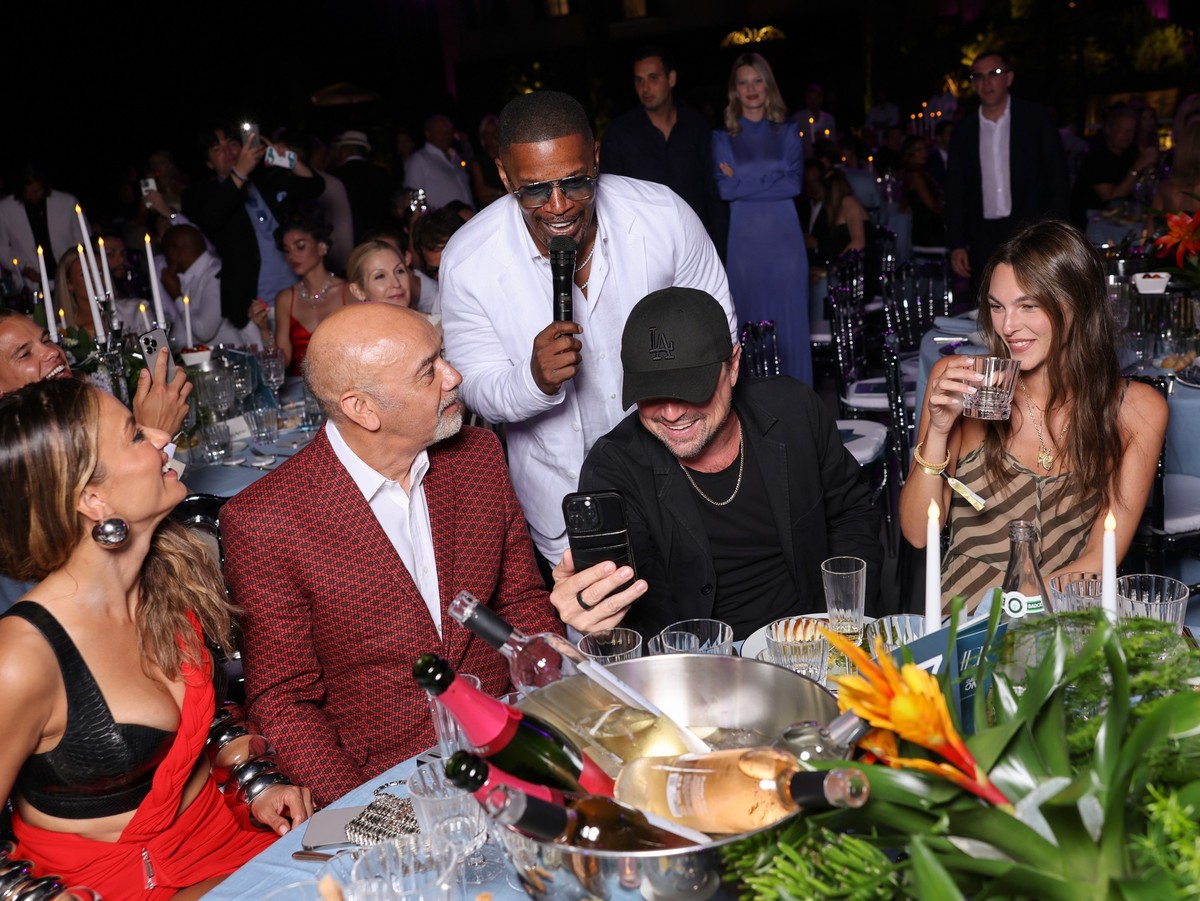 GASSIN, FRANCE - JULY 24: Natasha Poonawalla, Christian Louboutin, Jamie Foxx, Leonardo DiCaprio and Vittoria Ceretti attend the Summer Gala by Gala One Saint-Tropez 2025 at Golf Club Saint-Tropez on ...