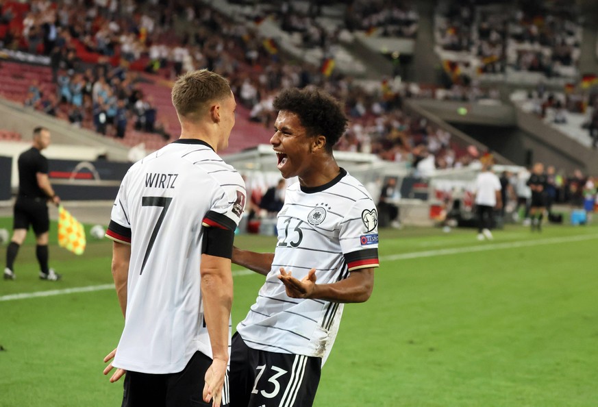 05.09.21 Deutschland - Armenien Deutschland, Stuttgart, 05.09.2021, Fussball, WM Qualifikation, DFB Deutschland - Armenien: v.l. Florian Wirtz, Karim Adeyemi beide Deutschland Jubel Tor 6:0 Adeyemi. * ...