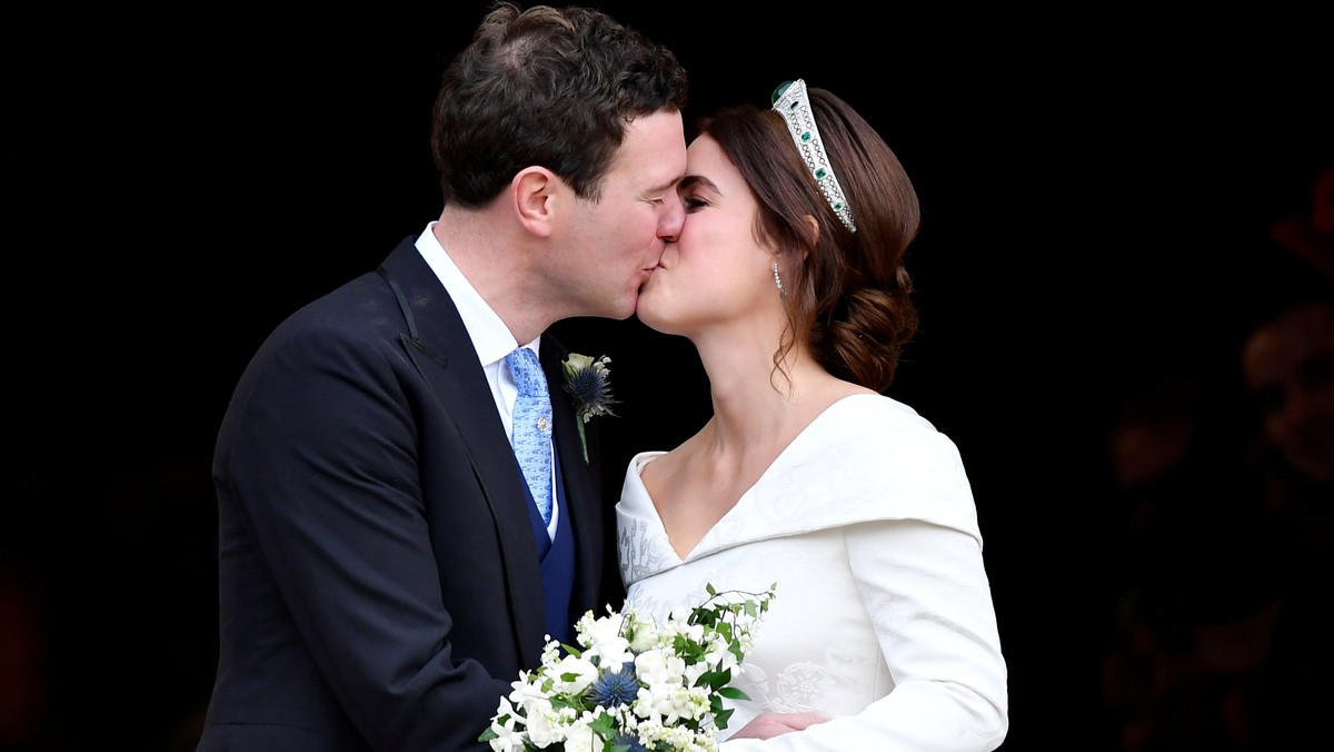 Princess Eugenie and Jack Brooksbank kiss after their wedding at St George's Chapel in Windsor Castle, Windsor, Britain October 12, 2018. REUTERS/Toby Melville TPX IMAGES OF THE DAY