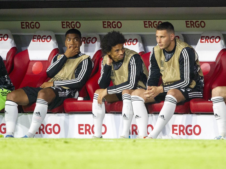 Unzufriedenheit . . . Auswechselspieler Benjamin HENRICHS (#17, GER), Leroy SANE (#19, GER) und Niklas SUELE (SvÉ¬úLE) (#15, GER) (v.li.). Fussball, Deutschland - England 1:1, Laenderspiel, UEFA Natio ...