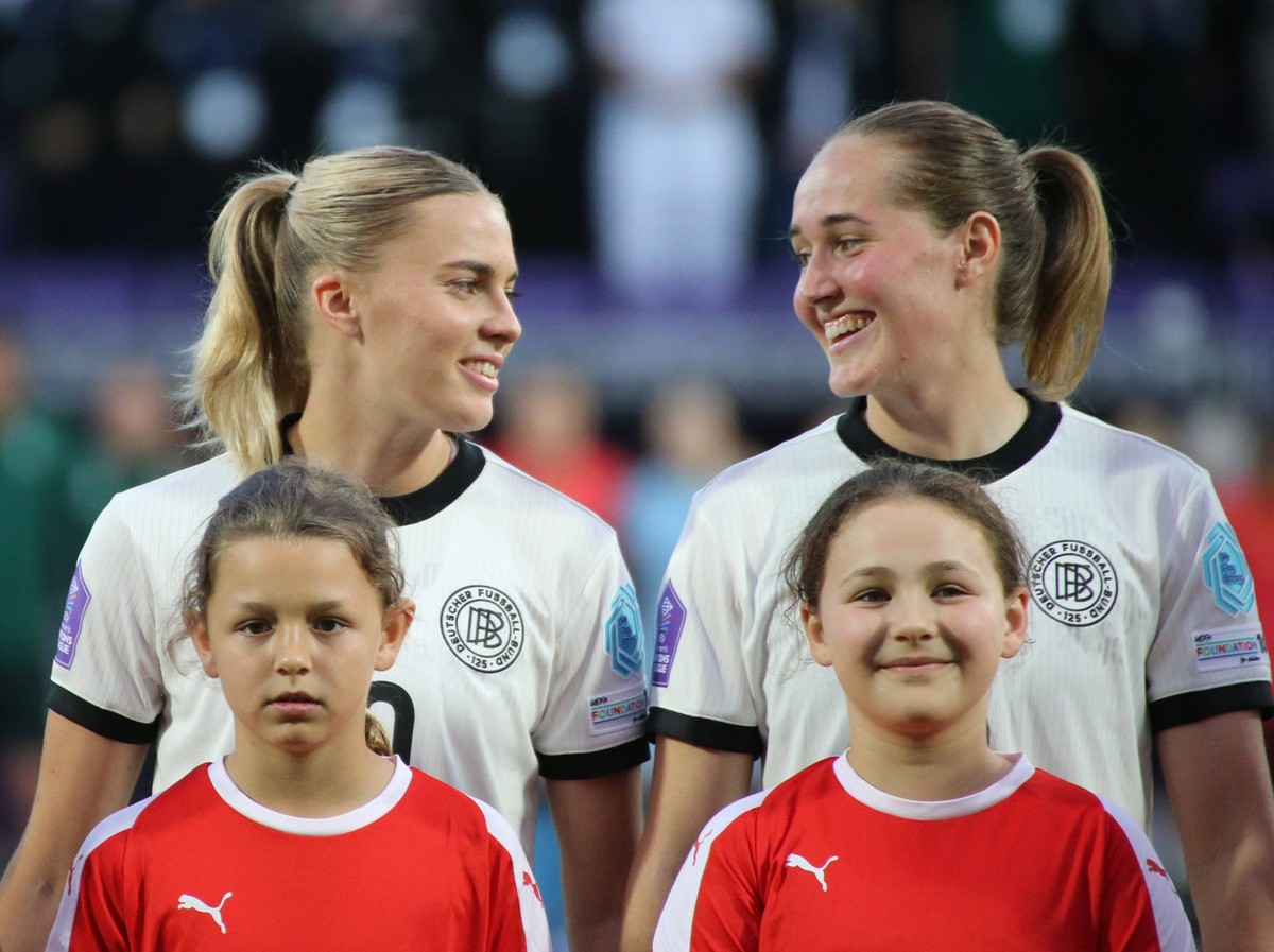 03.06.2025, xgrfx, Fussball UEFA Women s Nations League , �sterreich - Deutschland v.l. Laura Freigang, Sydney Lohmann Deutsche Frauennationalmannschaft DFL/DFB REGULATIONS PROHIBIT ANY USE OF PHOTOGR ...