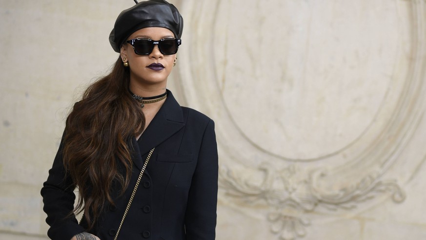 216031 Valentin Paoli / Starface 2017-03-03 Paris France Paris Fashion Week. Defile PAP Automne-hiver 2017 DIOR. Arrivees. Paris Fashion Week. Arrivals at Dior Show. Fenty, Robyn Rihanna ( Rihanna ) P ...