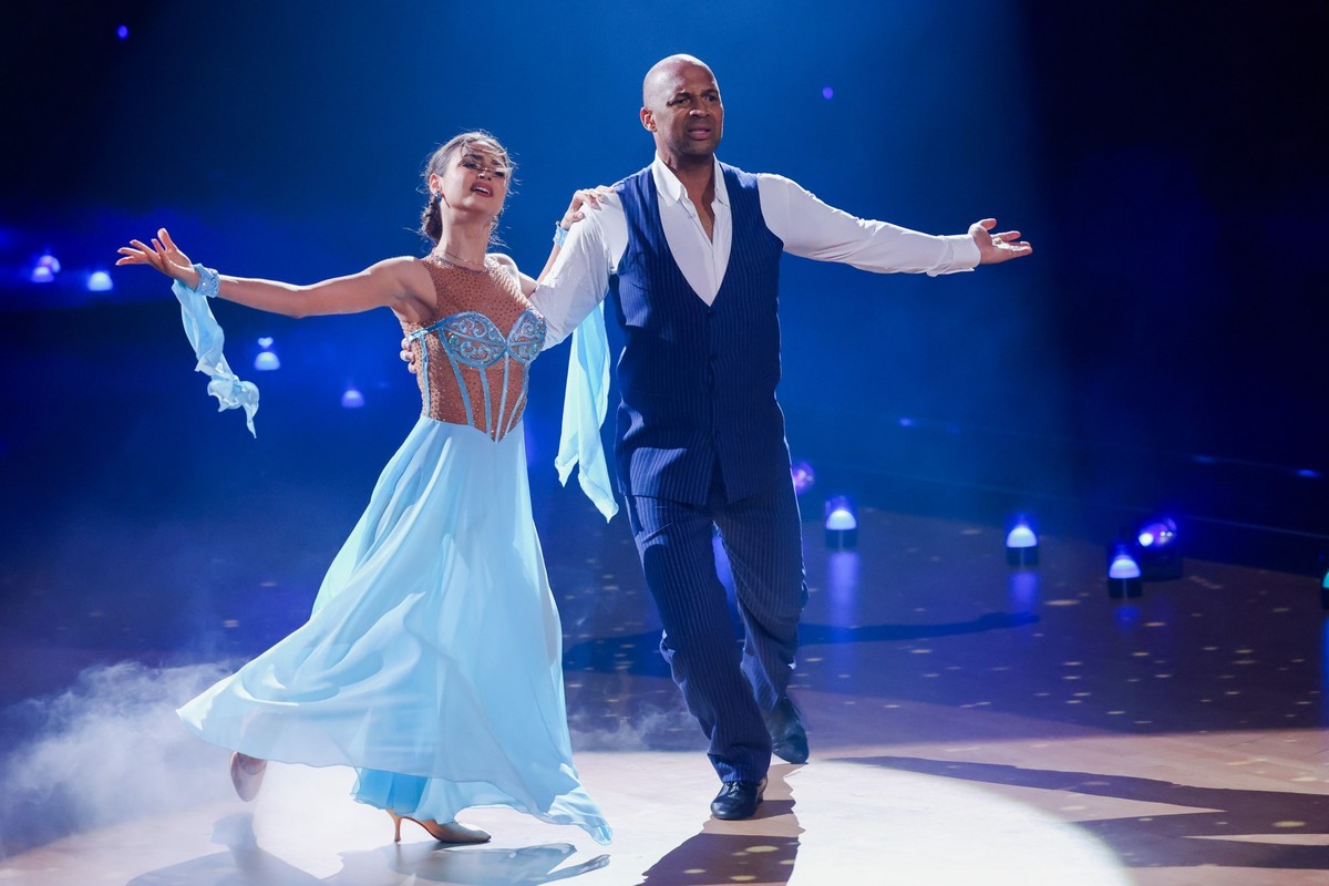 01.03.2024, Nordrhein-Westfalen, Köln: Detlef D! Soost, Coach, und Ekaterina Leonova, Profitänzerin, stehen in der RTL-Tanzshow "Let's Dance" zum Auftakt der neuen Staffel auf dem Parke ...