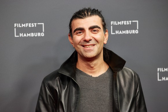 ARCHIV - 02.10.2020, Hamburg: Fatih Akin, Hamburger Regisseur, kommt zur Auff�hrung des 22 Jahre alten und nun neu restaurierten Kinofilms �Kurz und schmerzlos� im Rahmen des Filmfestes Hamburg. F�r d ...