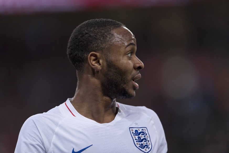 Englands Stürmer Raheem Sterling hat ein M-16-Sturmgewehr&nbsp;auf der linken Wade tätowiert