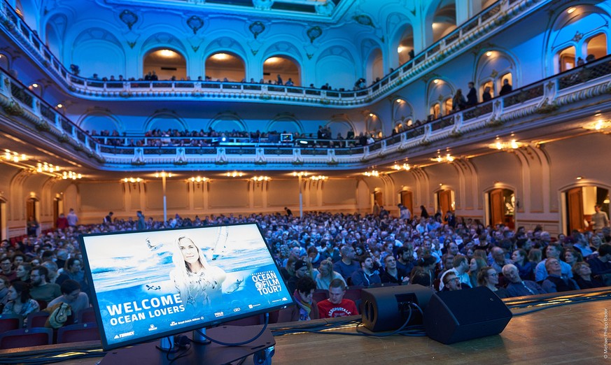 Ausverkauft: Die Premiere in der Laeiszhalle.