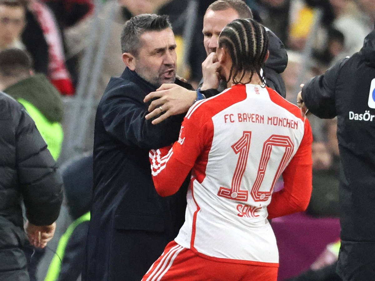 10 Leroy Sane FCB und Trainer Nenad Bjelica Berlin zoffen sich, die beiden gerieten aneinander, Streit Fussball / 1. BL / FC Bayern Muenchen - 1. FC Union Berlin / 24.01.2024 / Allianz Arena / FOTO: M ...