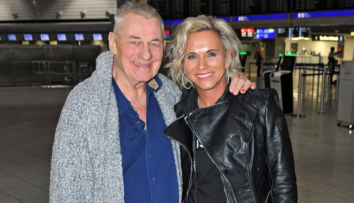 RTL - Dschungelcamp 2024. Heinz Hoenig mit seiner Frau Annika Kärsten-Hoenig anläßlich der Abreise der Kandidaten der RTL - Sendung Ich bin ein Star - holt mich hier raus zum Dschungel-Camp 2024 in Au ...