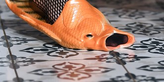 Fisch-Schlappen sind schon jetzt der ekligste Sommertrend des Jahres