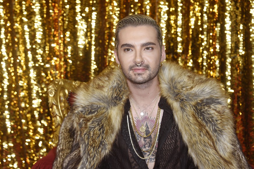 Bill Kaulitz zeigt, was er auf seiner Haut trägt.