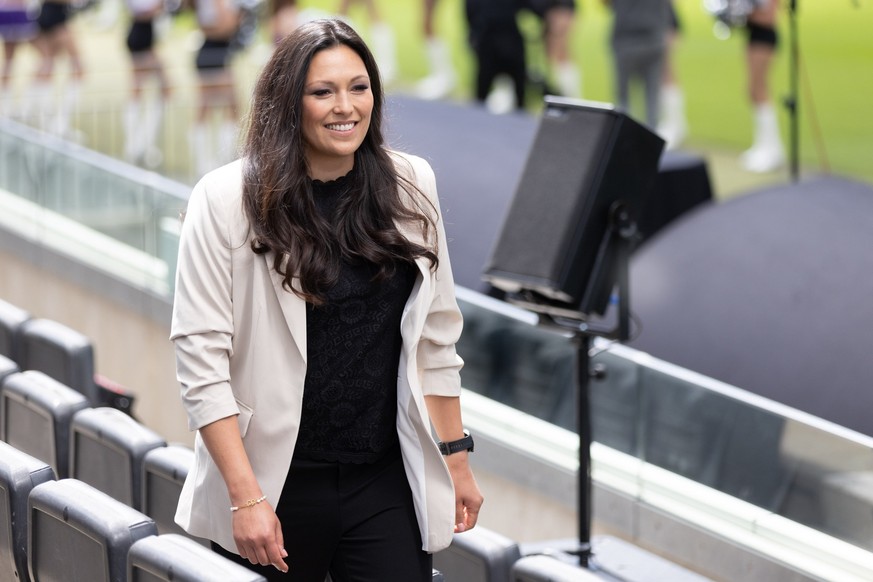 Nadine Nurasyid, Cheftrainerin der Munich Cowboys, kommt zur Präsentation. Der neue Rechte-Inhaber RTL hat sein TV-Team und seine Planungen für die kommende NFL-Saison vorgestellt.
