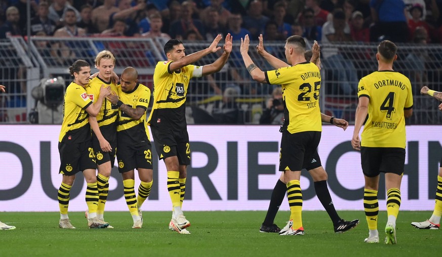 Jubel 1:0, v.li., Marcel Sabitzer Borussia Dortmund, Julian Brandt Borussia Dortmund, Donyell Malen Borussia Dortmund, Emre Can Borussia Dortmund, Niklas Süle Borussia Dortmund, Niklas Suele, Nico Sch ...