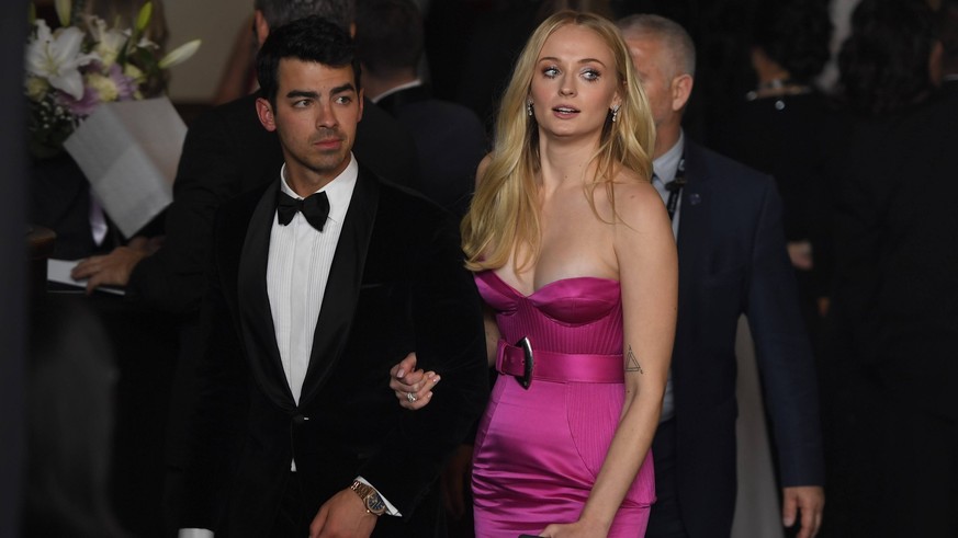 January 19, 2020, Los Angeles, California, USA: JOE JONAS AND SOPHIE TURNER walk past the Press Room during the 26th Annual Screen Actors Guild Awards, held at The Shrine Expo Hall. Los Angeles USA -  ...
