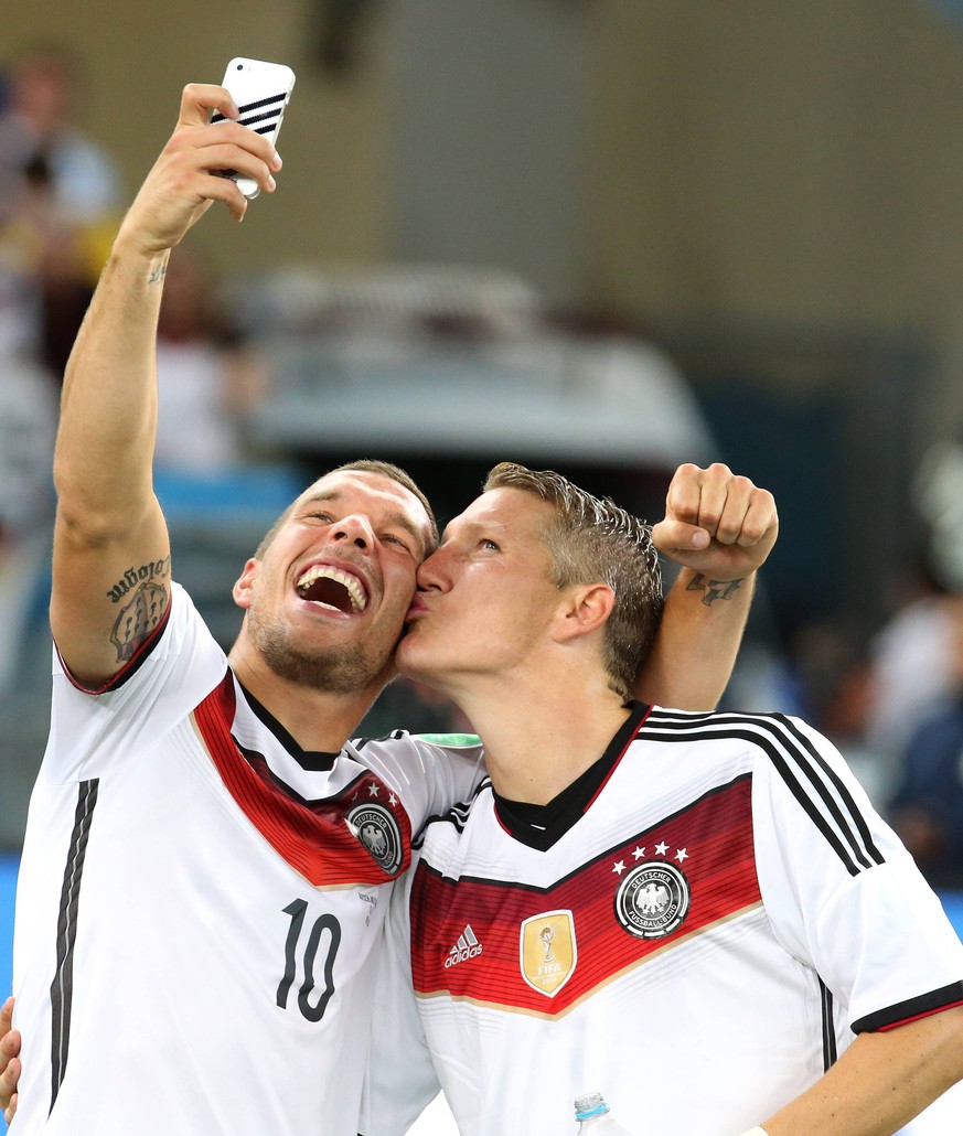 Lukas PODOLSKI, Bastian Schweinsteiger. ( x(134)xRodolfoxBuhrerx/xLaxImagemx PUBLICATIONxINxGERxSUIxAUTxHUNxONLY (25552)