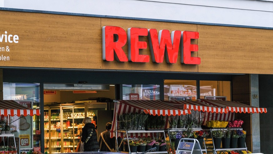 Rewe überrascht mit einer Veränderung, die es so bei deutschen Lebensmitteleinzelhändlern noch nicht gab.