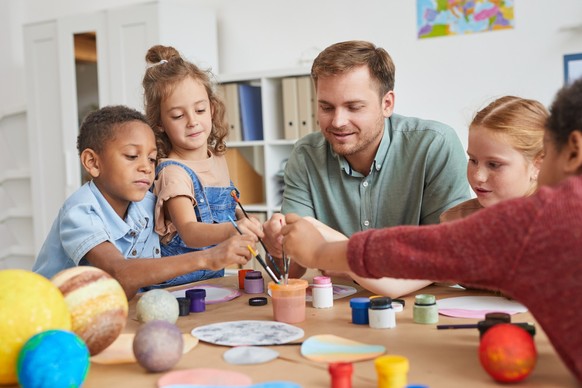 Im Idealfall gehen Kinder gerne in die Kita oder in die Schule.