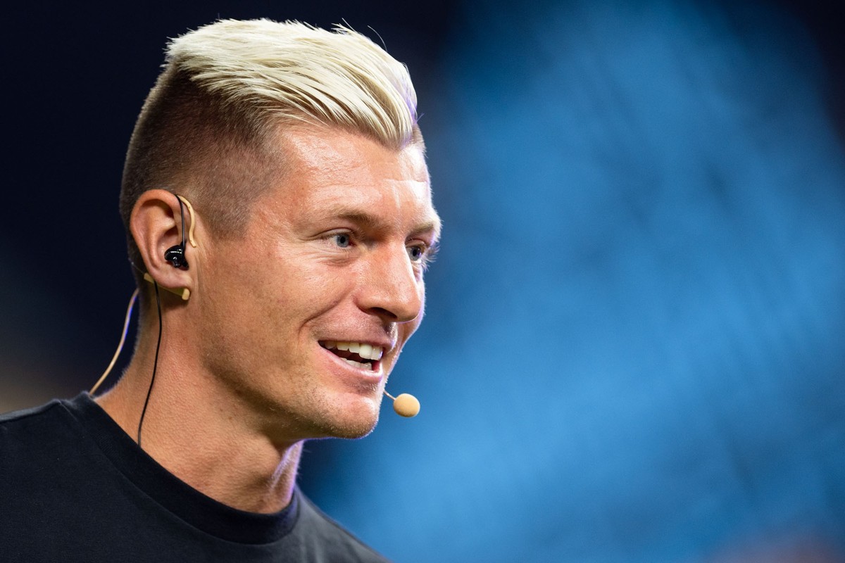 ARCHIV - 01.09.2024, Nordrhein-Westfalen, Köln: Toni Kroos, Gründer der Icon League, spricht während der Eröffnung. Die Icon League ist eine Hallenfußball-Liga im Kleinfeldformat. (zu dpa: «Nicht nur  ...