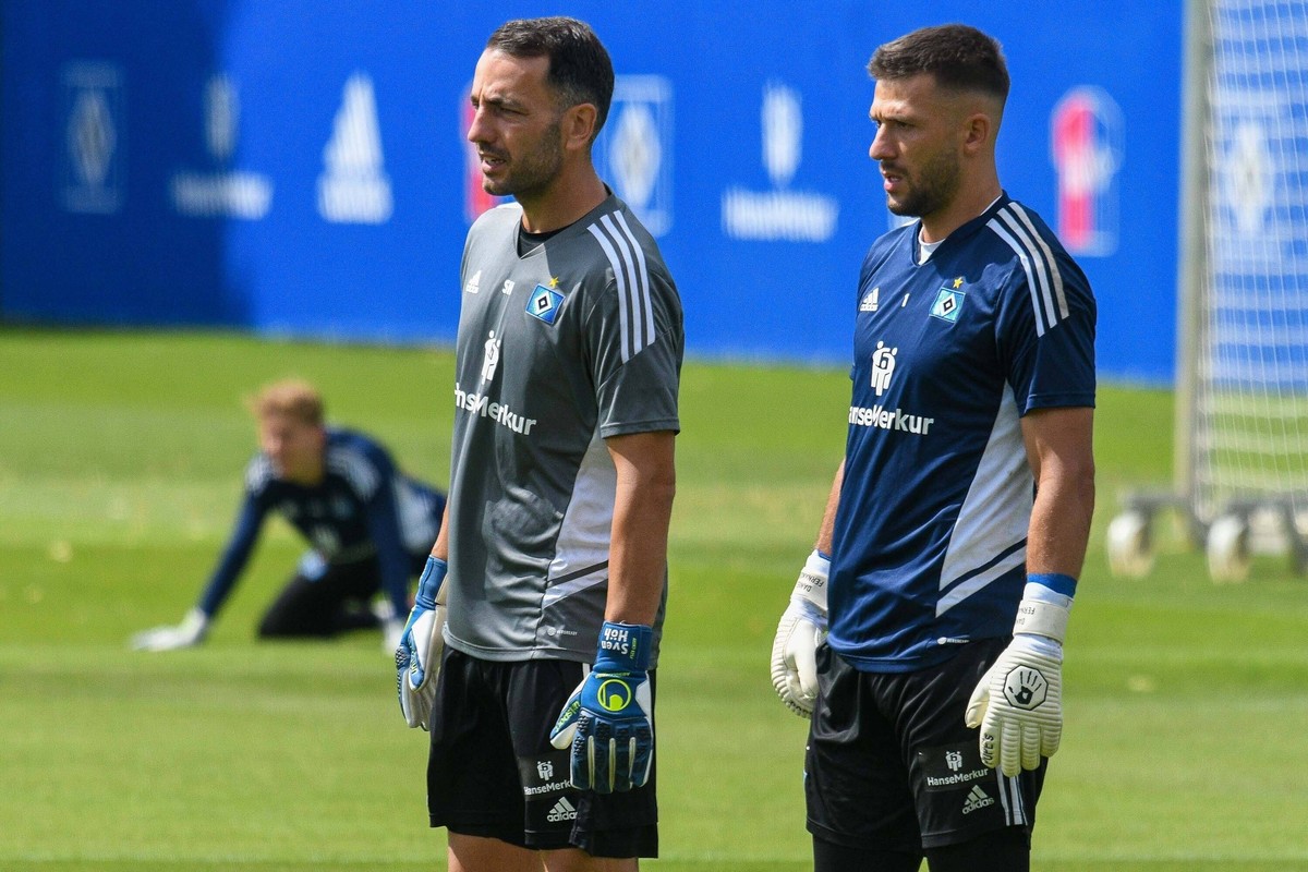 Sven Höh Torwarttrainer Heuer Fernandes Daniel HSV Deutschland , Hamburg , Volkspark , 2. Fussball Bundesliga , Training des Hamburger SV *** Sven Höh Goalkeeper coach Heuer Fernandes Daniel HSV Germa ...