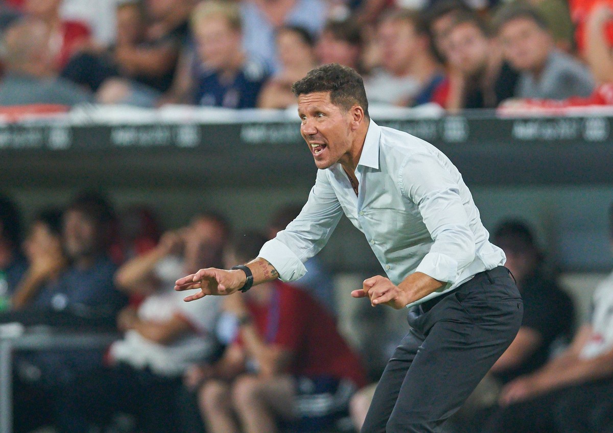 Diego SIMEONE, Atletico Trainer gestikuliert und gibt Anweisungen, Aktion, Einzelbild, Einzelaktion, Gestik, Geste, Mimik, Handbewegung, zeigen, deuten Emotionen, Gefuehle, Reaktion, Wut, wuetend, sch ...