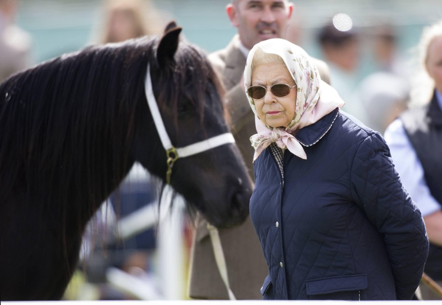 MATRIXPICTURES.CO.UK PLEASE CREDIT ALL USES WORLD RIGHTS Queen Elizabeth II attends day 3 of the Royal Windsor Horse Show at Home Park in Windsor, Berkshire. This year marks the 75th Anniversary of th ...