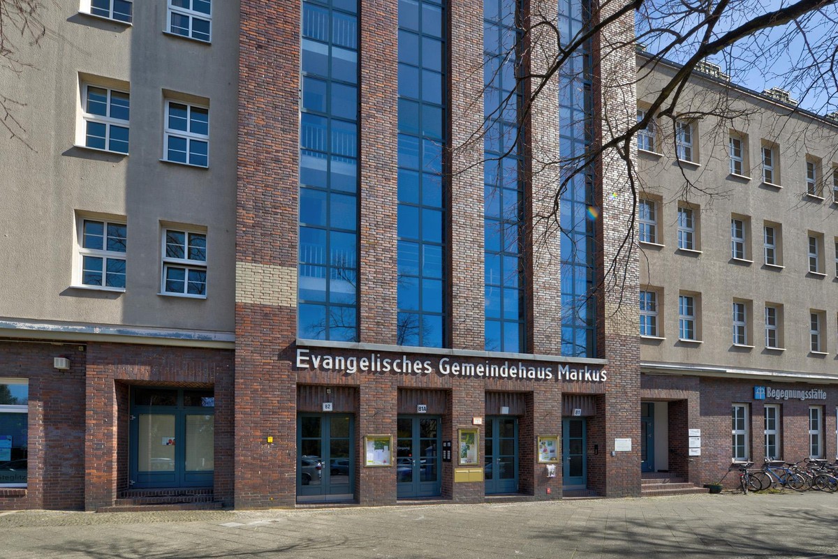 Das Gemeindehaus ist eigentlich die Sozialstation der evangelischen Markus-Gemeinde. Nun beherbergt die Diakonie etwa 60 Geflüchtete aus der Ukraine.