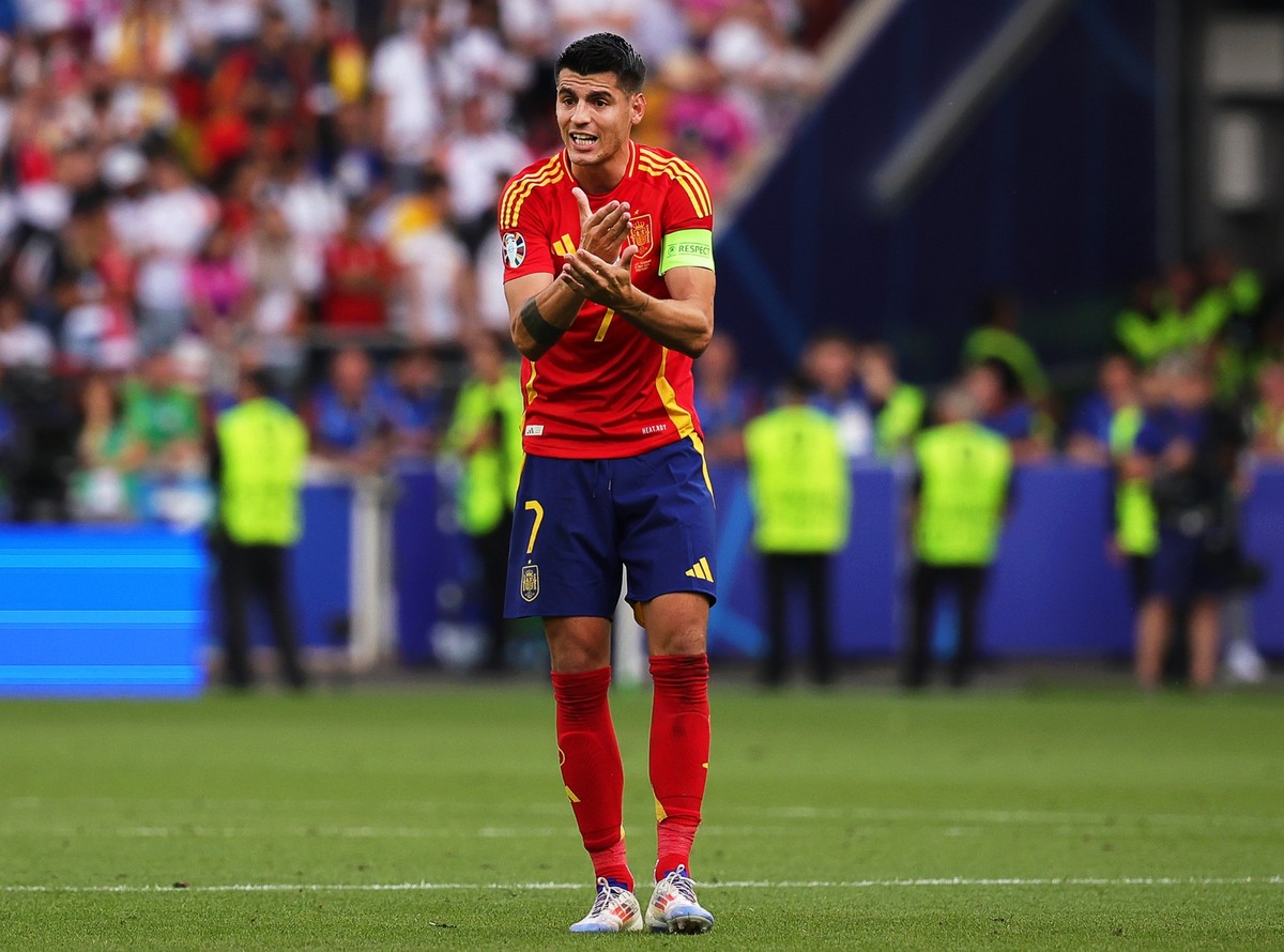 06.07.2024, Baden-W�rttemberg, Stuttgart: Fu�ball, UEFA Euro 2024, EM, Spanien - Deutschland, Finalrunde, Viertelfinale, Stuttgart Arena, Spaniens Alvaro Morata reagiert. (zu dpa: �Deutschland-Bezwing ...