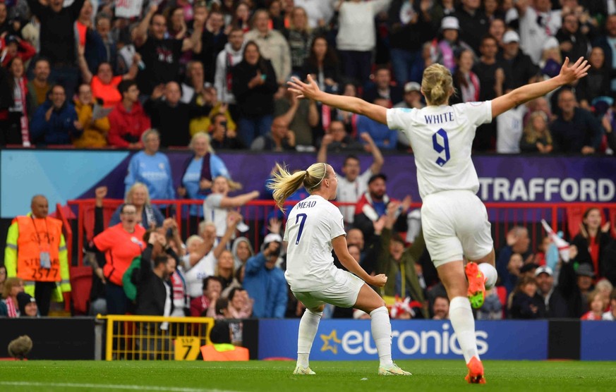 Sport während der Periode und in weißen Hosen? Finden die englischen Fußball-Damen eher unpraktisch.