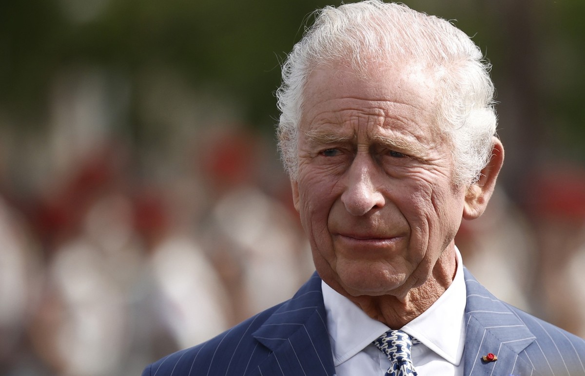 ARCHIV - 20.09.2023, Frankreich, Paris: König Charles III. bei einer Zeremonie am Arc de Triomphe. Die britischen Botschaften in der Ukraine und Russlan (zu dpa: «Britische Botschaft stellt russische  ...