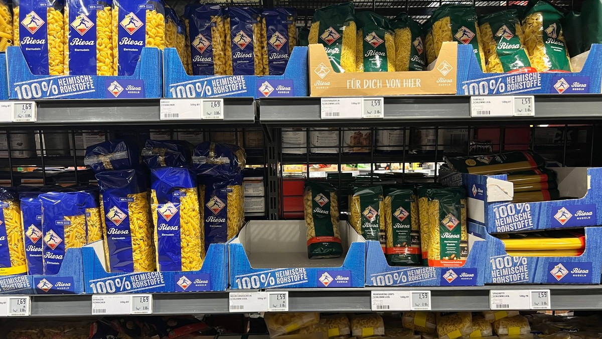 Nudeln im Supermarkt *** Supermarket pasta Copyright: xmix1x