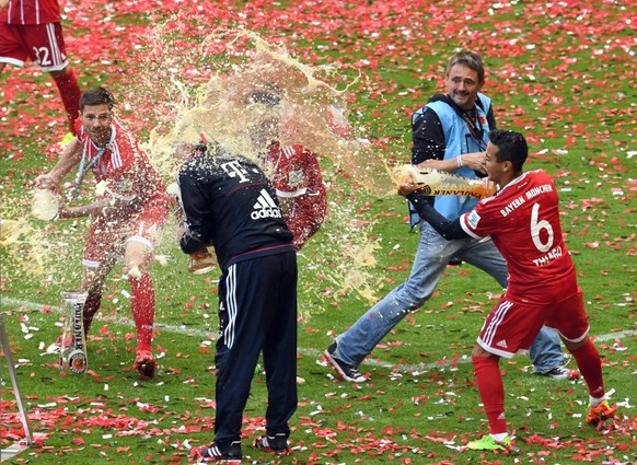 Same procedure as every year. Die meisterliche Weißbierdusche gönnt sich auch dieses Jahr der FC Bayern München.