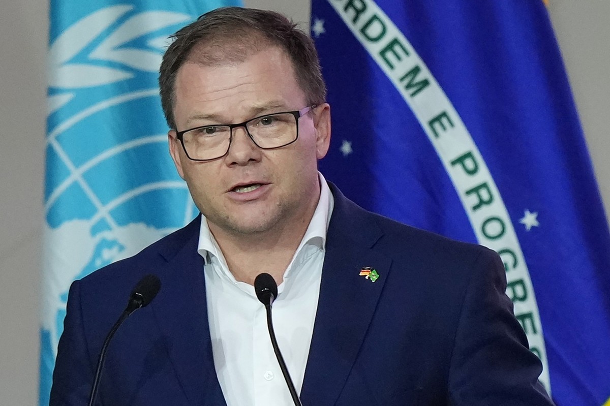 17.11.2025, Brasilien, Belem: Carsten Schneider, deutscher Minister für Umwelt, Klimaschutz, Naturschutz und Reaktorsicherheit, spricht während einer Plenarsitzung auf dem COP30-Klimagipfel. Foto: Fer ...