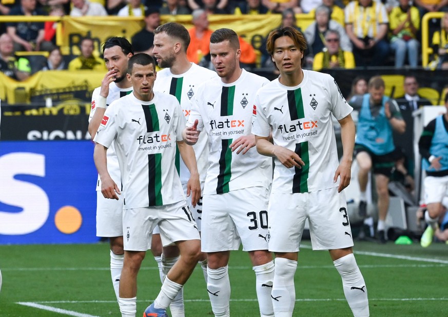 v.re., Ko Itakura Borussia Moenchengladbach, Nico Elvedi Borussia Moenchengladbach, Marvin Friedrich Borussia Moenchengladbach, Ramy Bensebaini Borussia Moenchengladbach, Stefan Lainer Borussia Moench ...