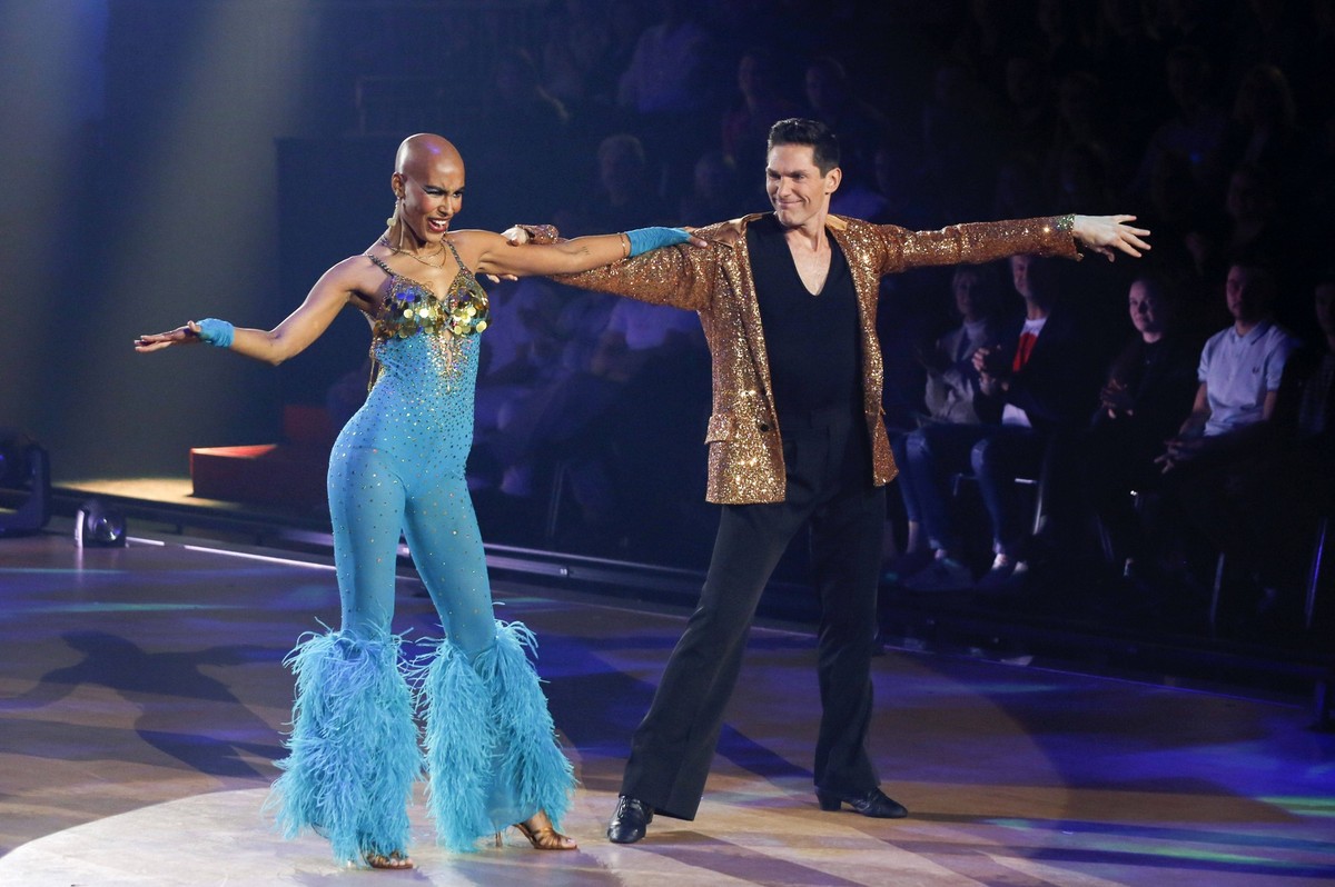 Sharon Battiste mit Christian Polanc in der vierten Live-Show der 16. Staffel der RTL-Tanzshow Let s Dance im MMC Coloneum. Köln, 17.03.2023 *** Sharon Battiste with Christian Polanc in the fourth liv ...