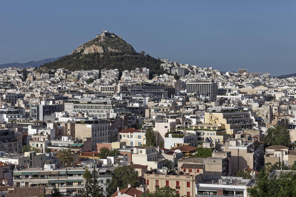 Kolonaki neighbourhood and Likavittos Hill, Lycabettus, view from Anafiotika, Athens, Greece, Europe *** Kolonaki Neighbourhood and Likavittos Hill, Lycabettus, View from Anafiotics, Athens, Greece, E ...