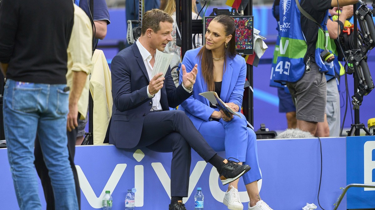 Alexander Bommes, Almuth Schult, ARD TV Moderator, Expertin, Esther Sedlaczek, presenter ARD Moderatorin, Sportmoderatorin, Journalistin, Bastian SCHWEINSTEIGER, Co-Moderator ARD in the final match SP ...