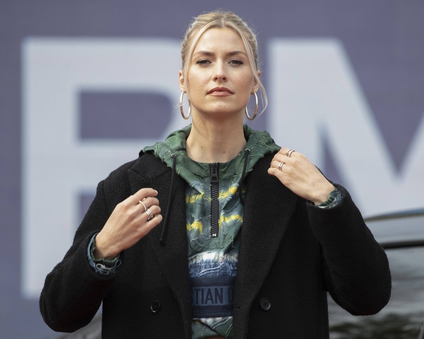 BMW Open 2021 Feature, Model Lena Gercke bei der Herren Einzel Siegerehrung, Praesentation Tennis - BMW Open 2021 Feature - ATP, Tennis Herren - MTTC Iphitos - Munich - - Germany - 2 May 2021. *** BMW ...