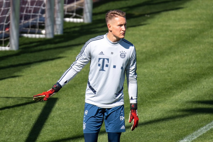 Ron-Thorben Hoffmann Bayern, 1. DFL, 1. Deutsche Bundesliga, FC Bayern Muenchen, training during the corona-lockdown 16.04.2020 Muenchen Bayern Deutschland *** Ron Thorben Hoffmann Bayern, 1 DFL, 1 Ge ...