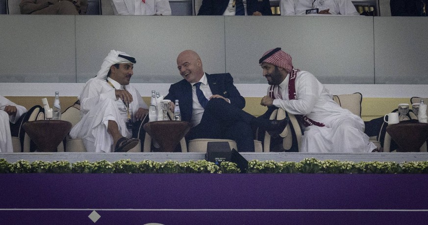 Doha, Qatar. 20th Nov, 2022. or 20.11.2022 Qatar s Emir Sheikh Tamim bin Hamad al-Thani L FIFA President Gianni Infantino C Saudi Arabia s Crown Prince Mohammed bin Salman al-Saud R Qatar - Ecuador Wo ...