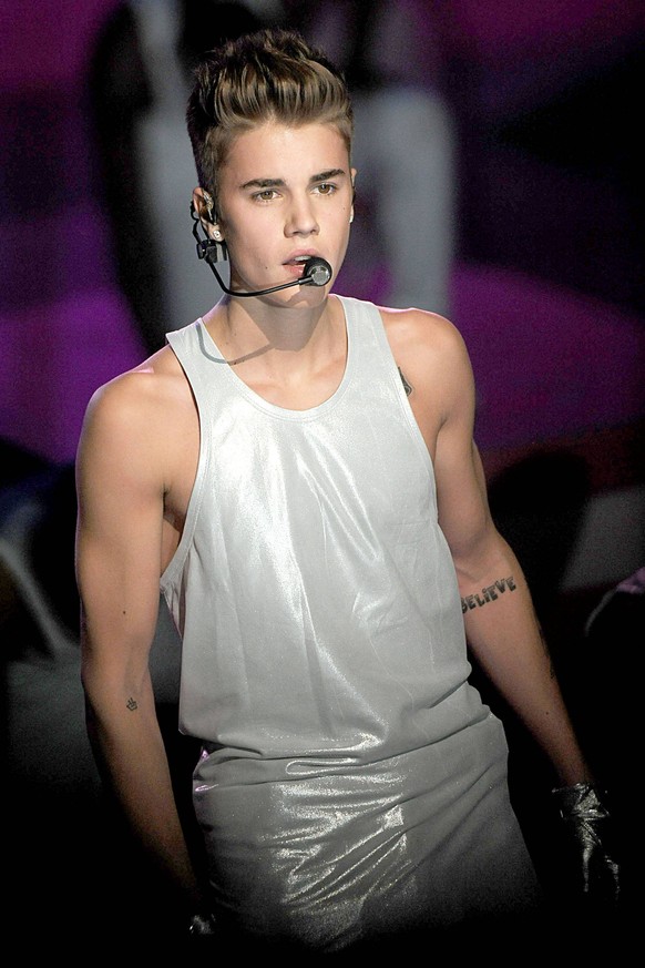 Die Schultern wurden breiter, der Körper gesäumt mit Tattoos. Der Bieber hatte plötzlich nicht mehr so Lust auf Teenie-Idol. 