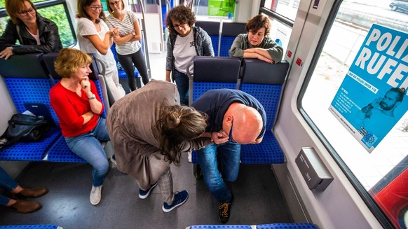 Zivilcourage Gewalt Öffentliche Verkehrsmittel