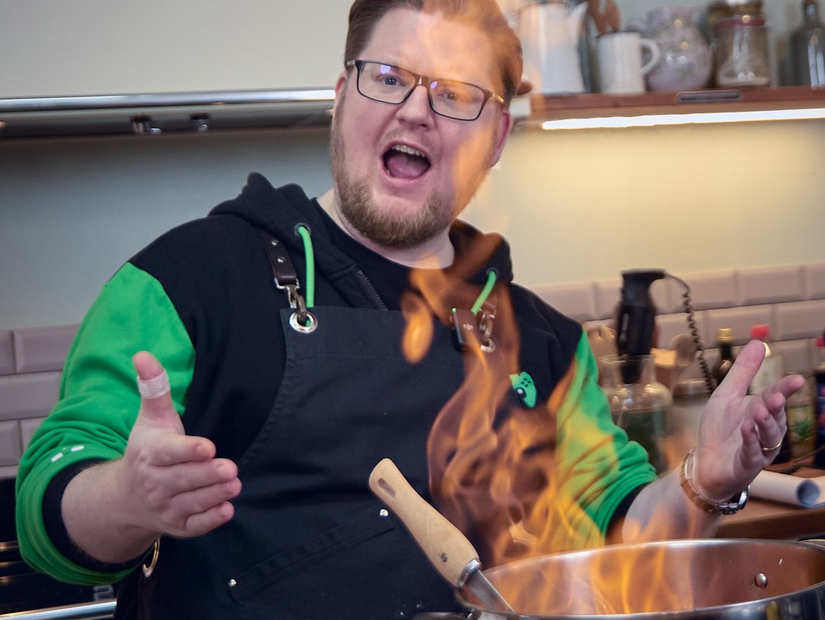 Peter Smits kocht mit PietSmiet. Aus einer Schnapsidee sind mittlerweile zwei Bücher entstanden.