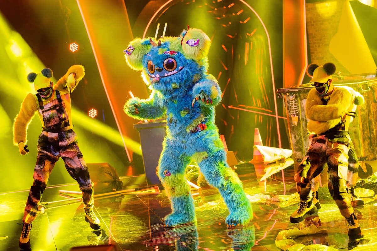 30.10.2021, Nordrhein-Westfalen, Köln: Die Figur &quot;Mülli Müller&quot; steht in der Prosieben-Show &quot;The Masked Singer&quot; auf der Bühne. Foto: Rolf Vennenbernd/dpa +++ dpa-Bildfunk +++