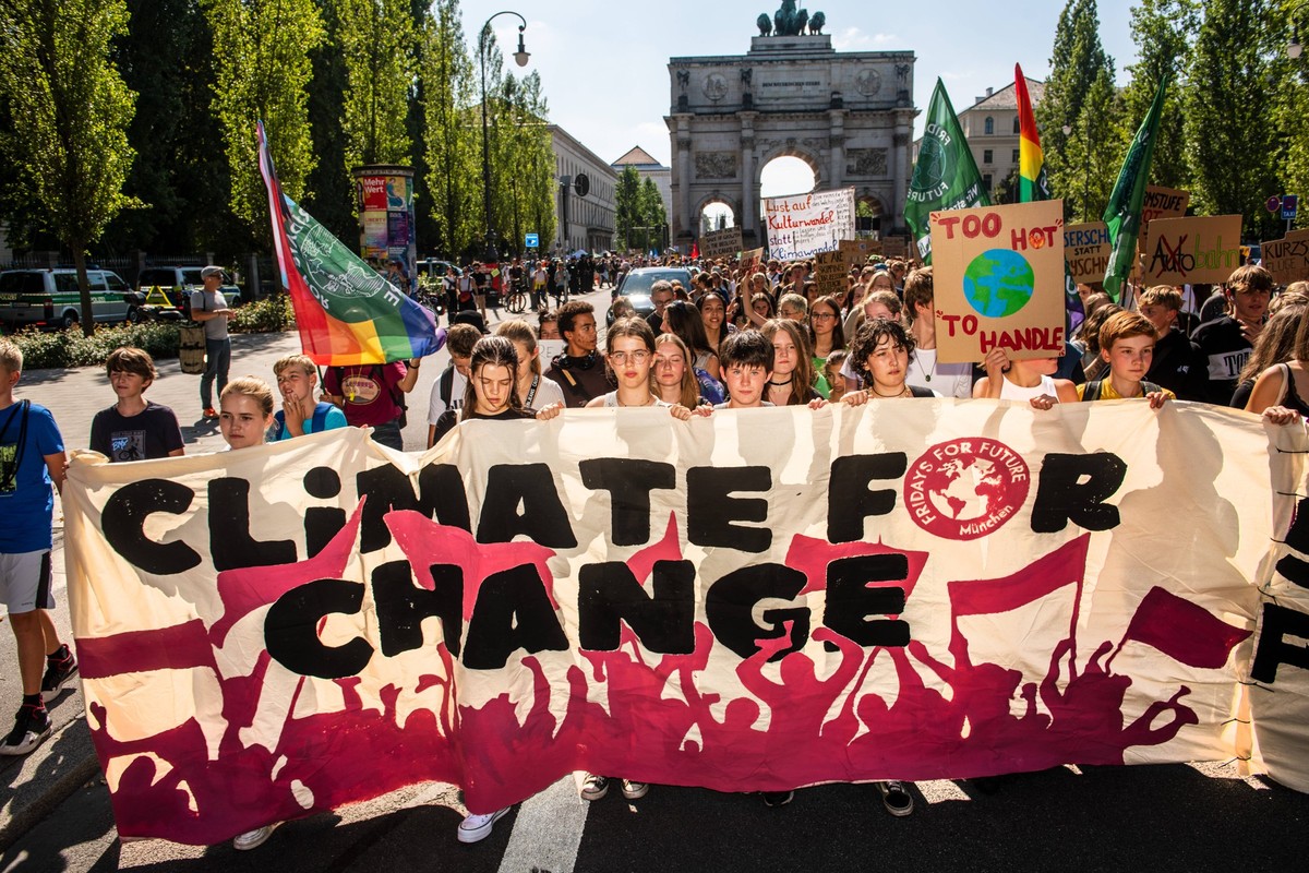 Globaler Klimastreik von Fridays for Future, Demozug mit Frontbanner, M