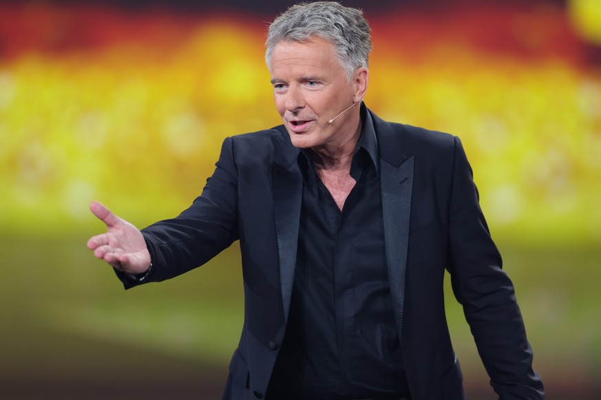 COLOGNE, GERMANY - SEPTEMBER 28: Jörg Pilawa speaks on stage at the German Television Award (Deutscher Fernsehpreis) at MMC Studios on September 28, 2023 in Cologne, Germany. (Photo by Andreas Rentz/G ...