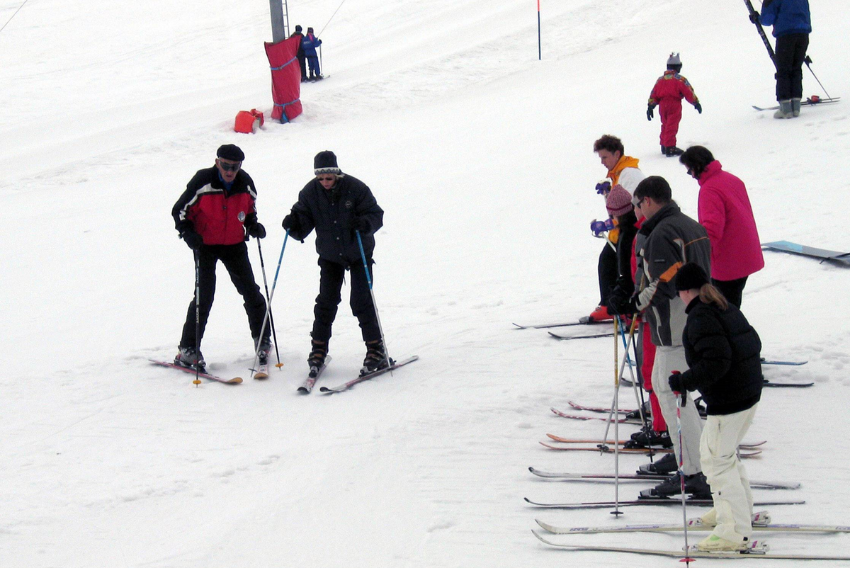 Die Preise für Ski-Kurse schwanken immens: Von 23 Euro bis 2000 Euro ist alles dabei.