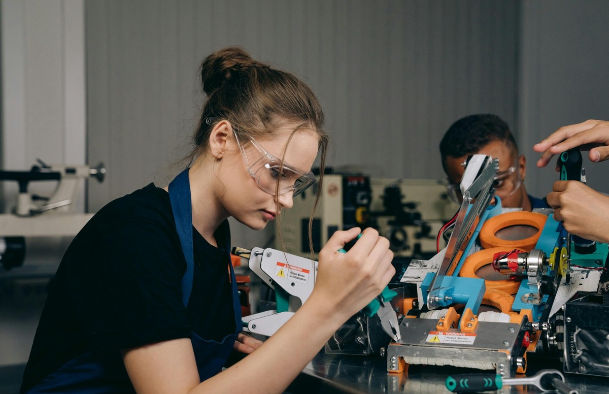 Frau Ingenieur Handwerk Technik