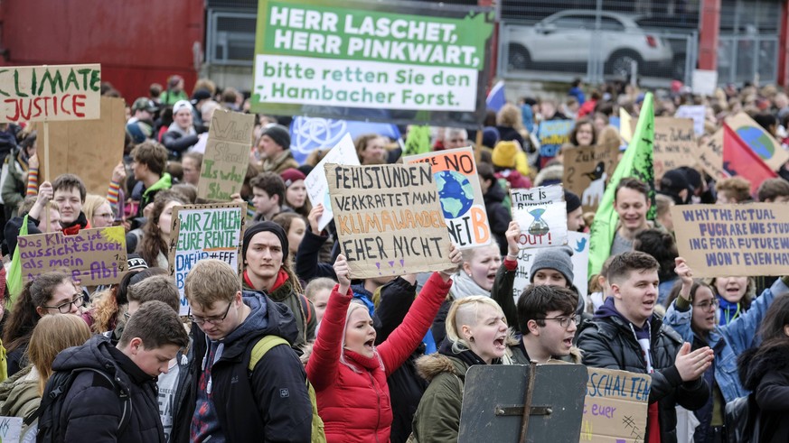 DEU, Europa, Deutschland, Nordrhein-Westfalen, Duesseldorf, 15.03.2019: Fridays For Future, Demonstration und Schulstreik in Duesseldorf vor dem Landtagsgebaeude *** DEU Europe Germany North Rhine-Wes ...