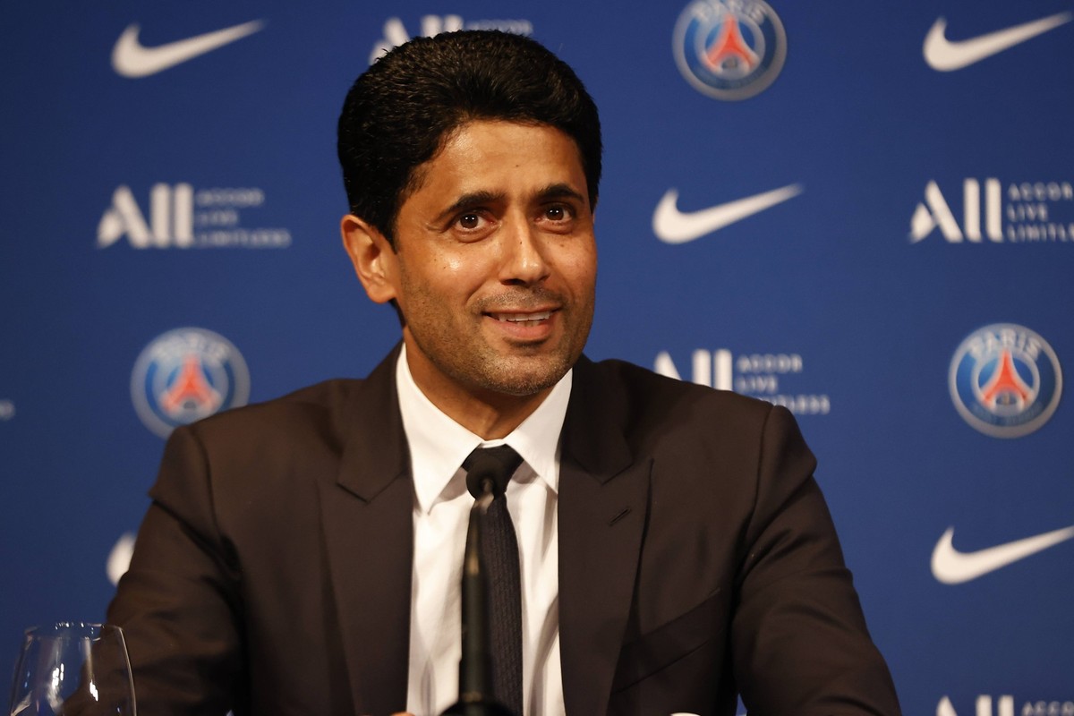 23.05.2022, Fussball, Kylian Mbappe, erklaert Verbleib bei PSG, Paris, Prinzenpark Bild: v. li. Nasser Al-Khelaifi Praesident PSG *** 23 05 2022, Football, Kylian Mbappe, declares stay at PSG, Paris, ...