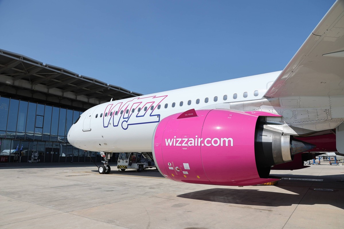 230627 -- TIANJIN, June 27, 2023 -- This photo taken on June 27, 2023 shows the A321neo aircraft delivered to Hungary s Wizz Air in north China s Tianjin. Airbus has, for the first time, delivered an  ...