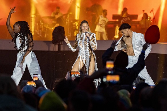 Helene Fischer Konzert in M�nchen Am 20.08.2022 spielt die S�ngerin Helene Fischer mit deutlich �ber 100.000 Besuchern eines der bisher gr��ten Konzerte in Deutschland - Konzert findet im Regen stattH ...